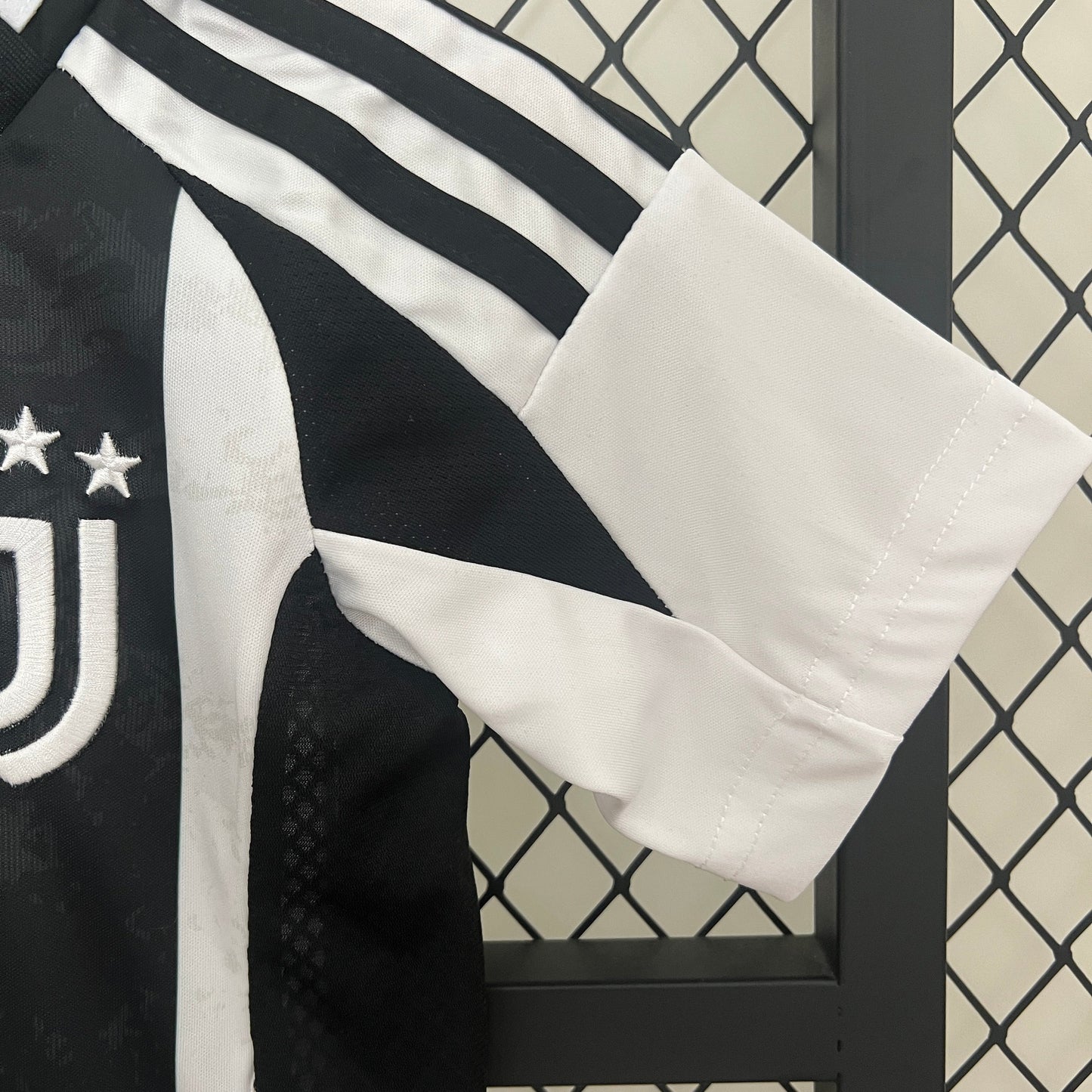 Juventus 24/25 Kids Jersey - Perfect for Young Juventus Fans