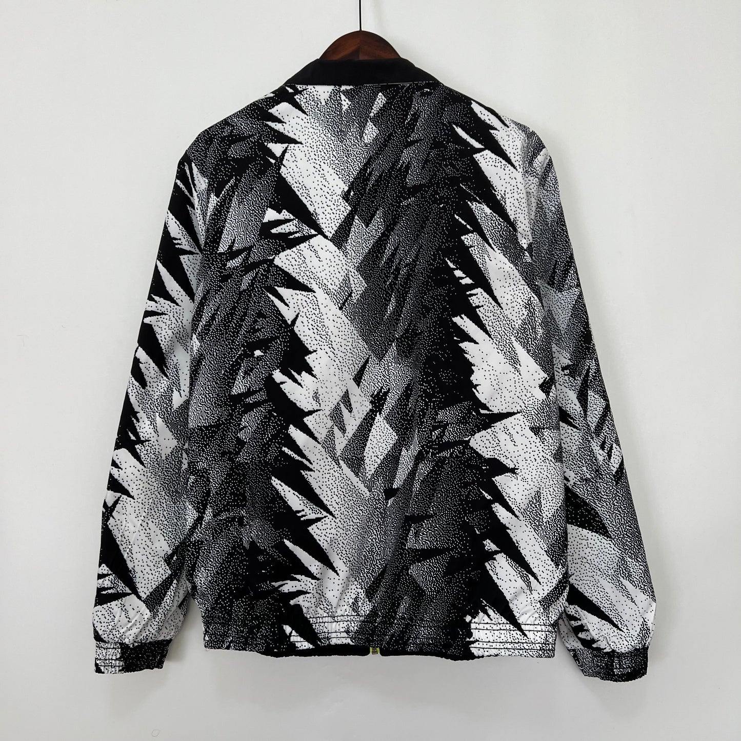 Juventus 23/24 Reversible Windbreaker – Double-Sided Fan Jacket (S–XXL)