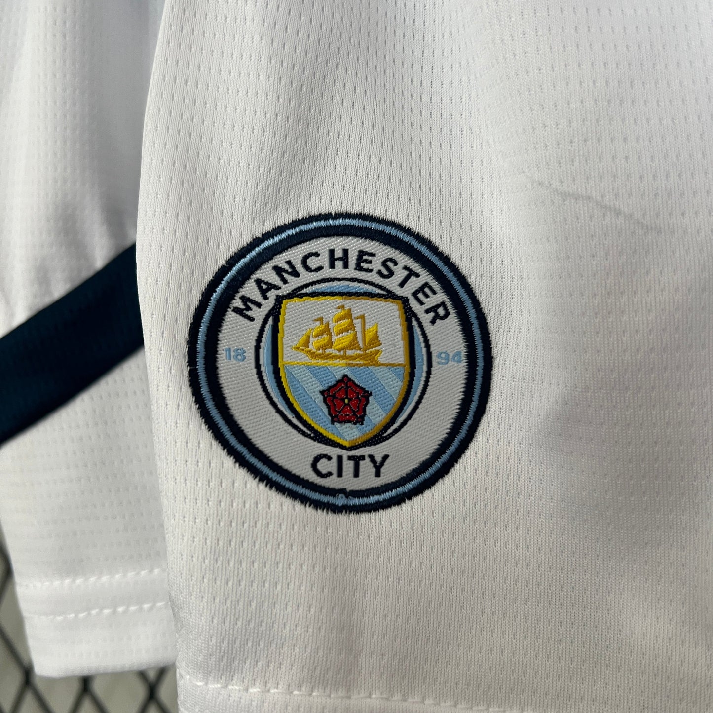 Manchester City 24-25 Kids Football Jersey - Stylish and comfortable design for young fans