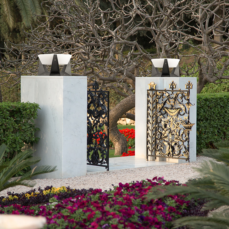 SolarGlow LED Outdoor Light | Waterproof & Energy-Efficient for Garden/Pathway