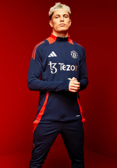 Side View of Manchester United 2025 Navy Tracksuit