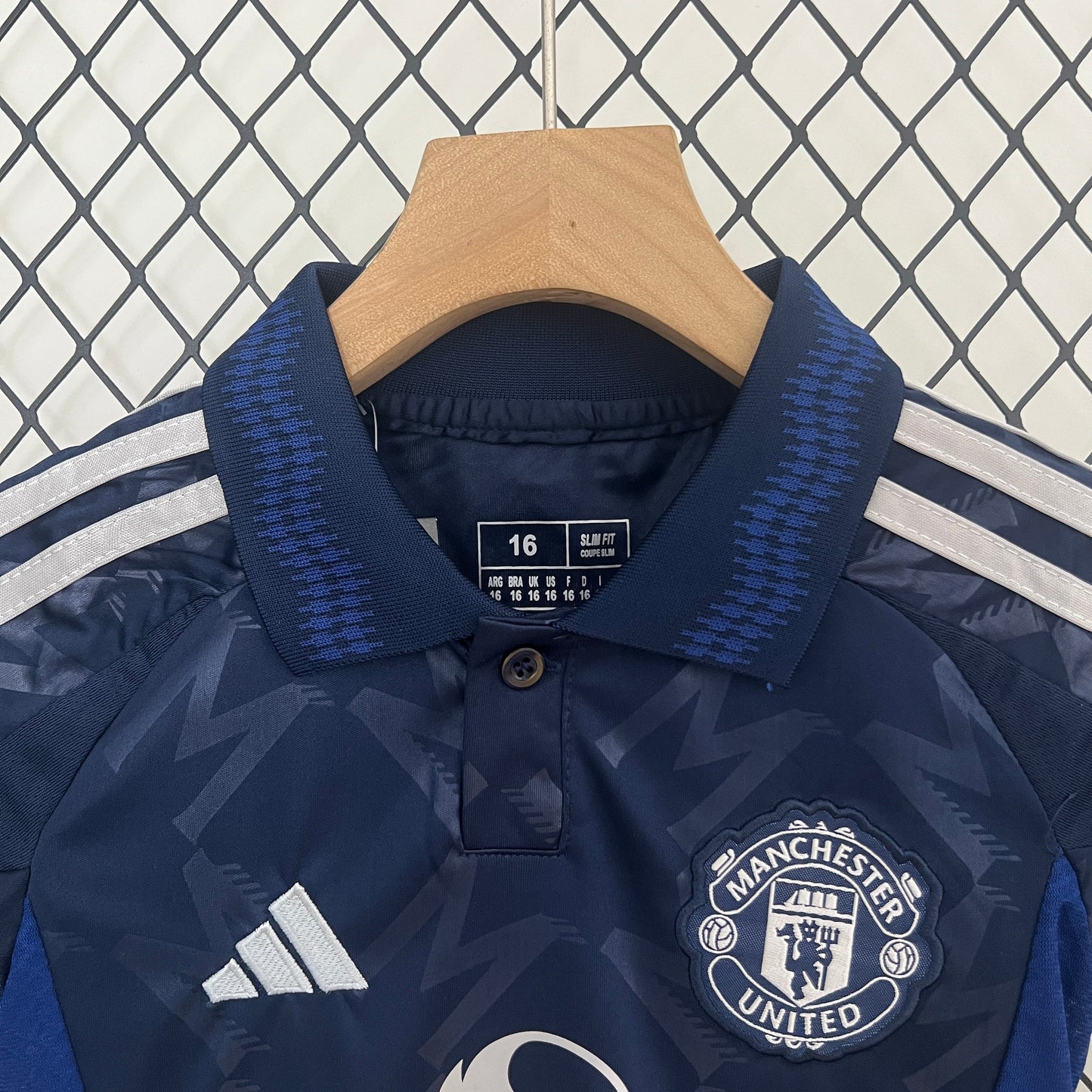 Manchester United 24-25 Kids Football Jersey - Featuring iconic crest and sponsor logos