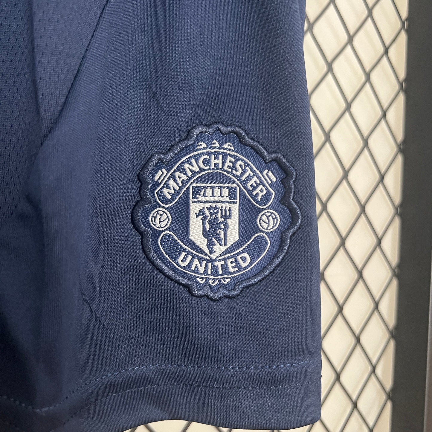 Manchester United 24-25 Kids Football Jersey - Premium design with club crest