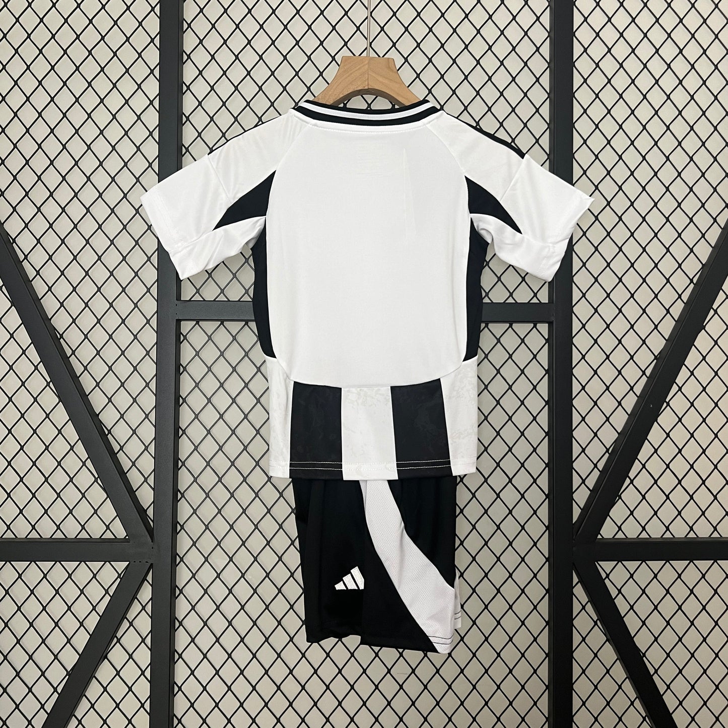 Juventus 24/25 Kids Jersey - Official Football Kit