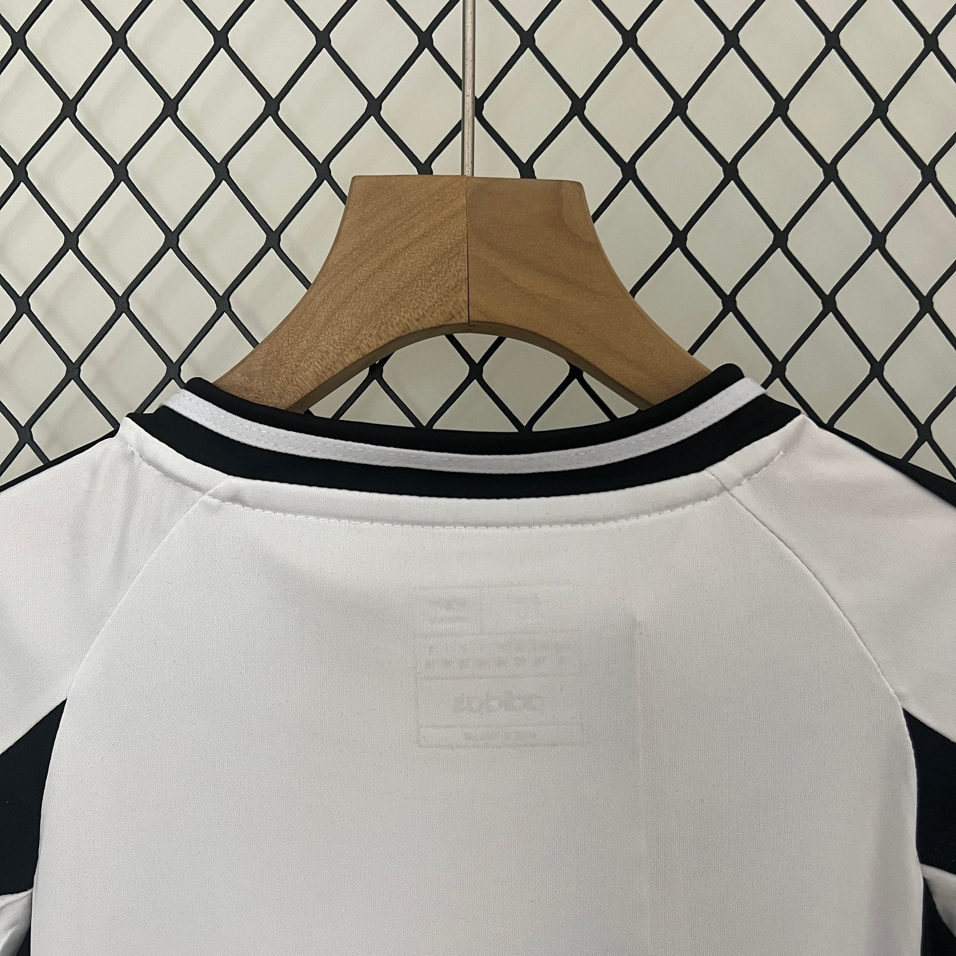 Juventus 24/25 Kids Jersey - Black and White Stripes Design