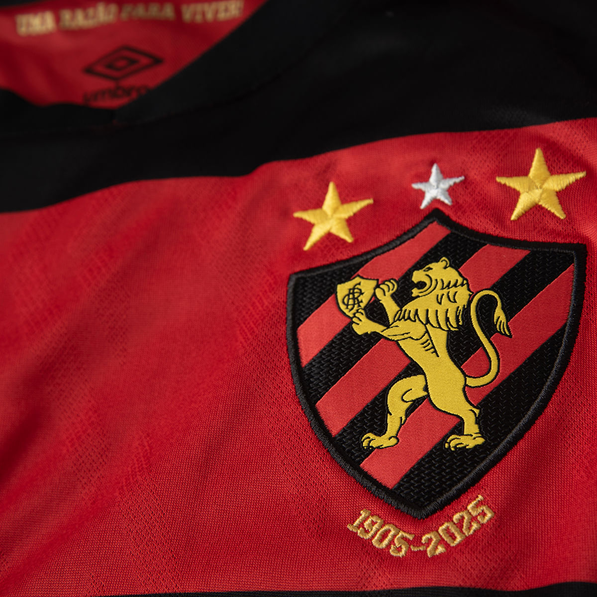 Sport Recife 2025 jersey hem featuring ‘120 anos do Sport’ gold commemorative graphic