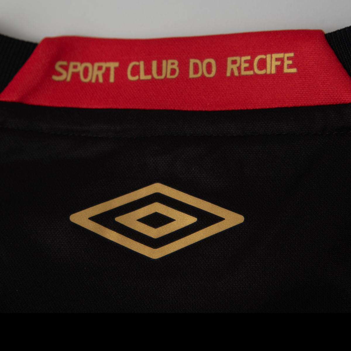 Sport Recife 2025 Jersey collar with ‘Uma razão para viver’ inscription in gold