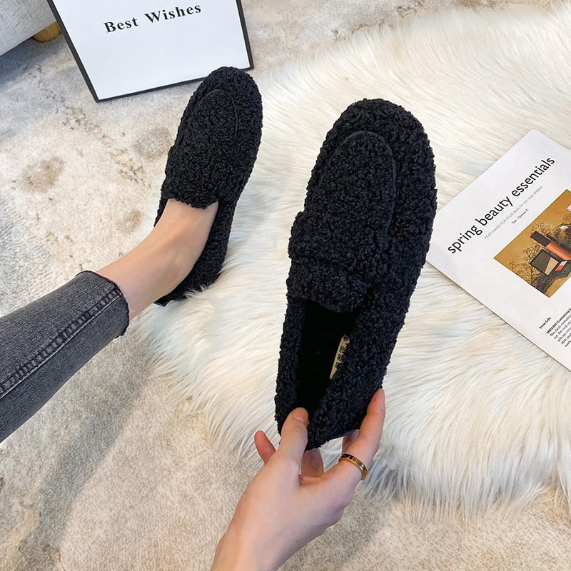 Fleece Lined Slippers for Warm Indoor Comfort