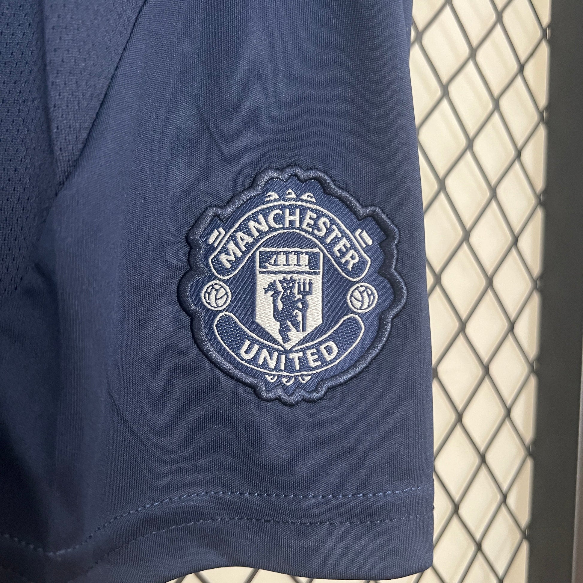 Manchester United 24-25 Kids Football Jersey - Premium design with club crest