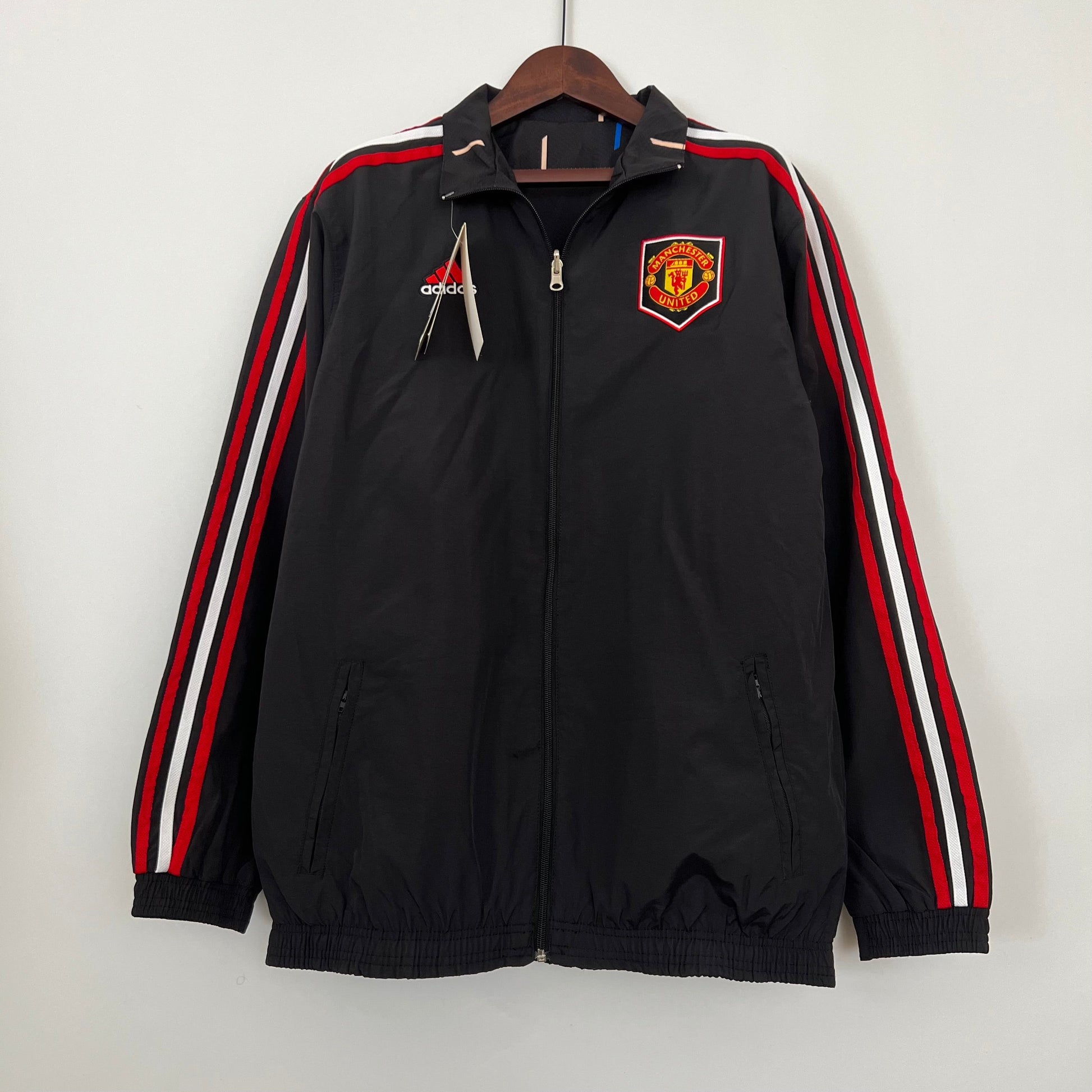 Red side of 23/24 Manchester United trench coat – bold inner design